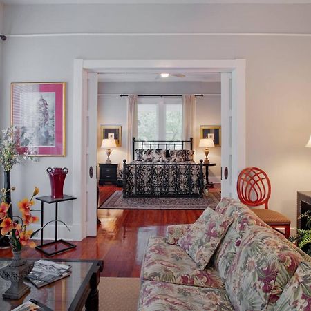 420Waldburg A - Modern Apt With Southern Charm Blocks From Forsyth Apartment Savannah Exterior photo