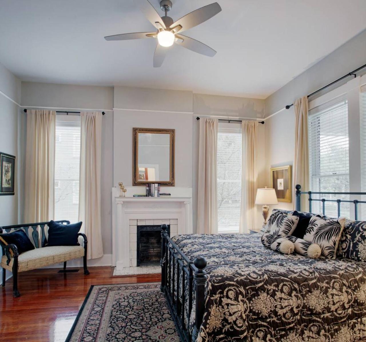 420Waldburg A - Modern Apt With Southern Charm Blocks From Forsyth Apartment Savannah Exterior photo