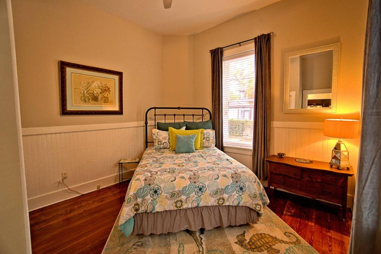 420Waldburg A - Modern Apt With Southern Charm Blocks From Forsyth Apartment Savannah Exterior photo